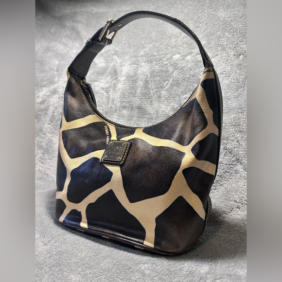 Dooney & Bourke Giraffe Print Hobo w/ Leather Strap & Trim and Gold Hardware - Picture 2 of 10